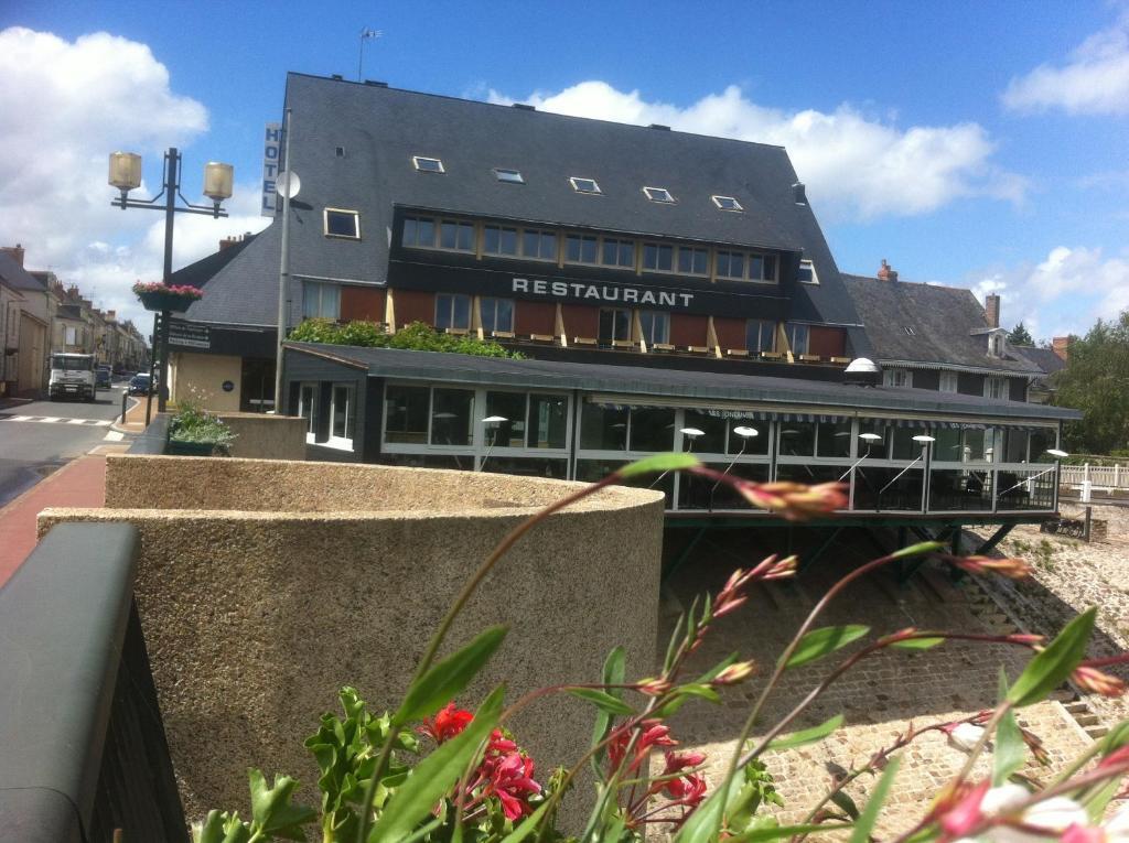 Les Ondines Hotell Les Hauts-d'Anjou Eksteriør bilde