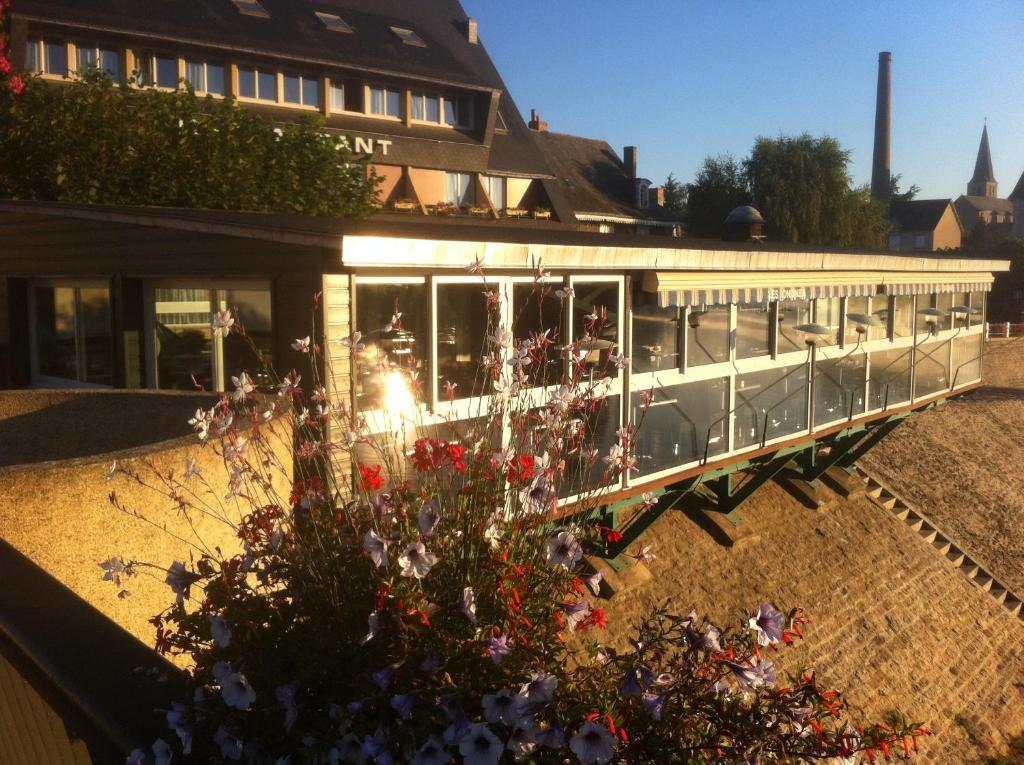 Les Ondines Hotell Les Hauts-d'Anjou Eksteriør bilde